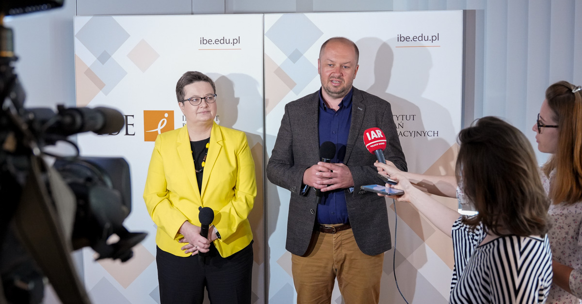 Katarzyna Lubnauer, sekretarz stanu w MEN, dr hab. Maciej Jakubowski, dyrektor IBE