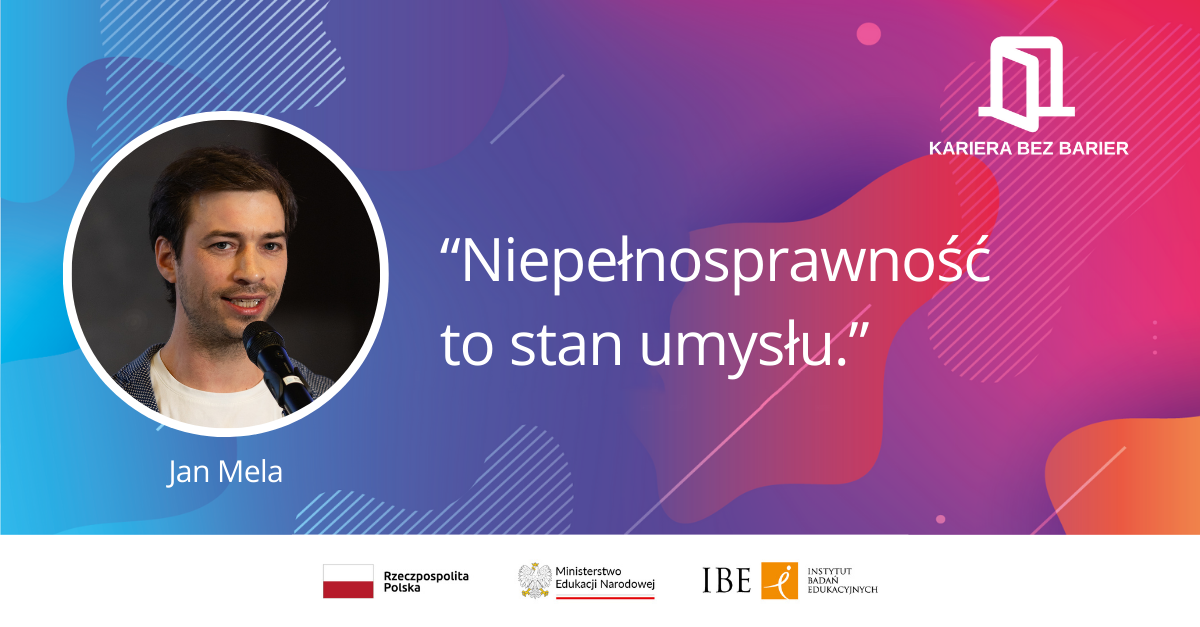 Grafika na kolorowym tle, zdjęcie mężczyzny mówiącego do mikrofonu oraz tekst "Niepełnosprawność to stan umysłu."
