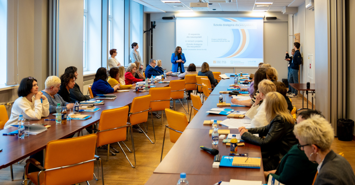 Wiceministra Edukacji Izabela Ziętka oraz uczestnicy spotkania