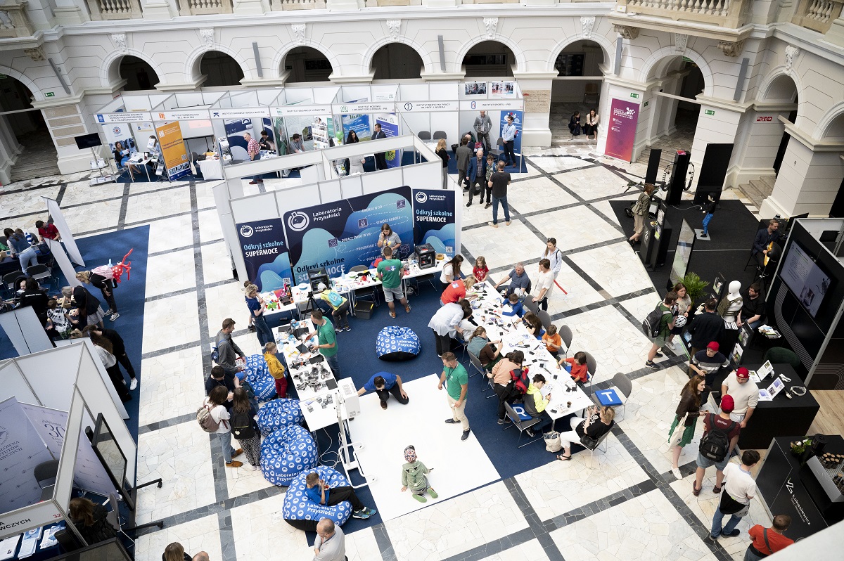 Stoisko Mobilnych Laboratoriów Przyszłości