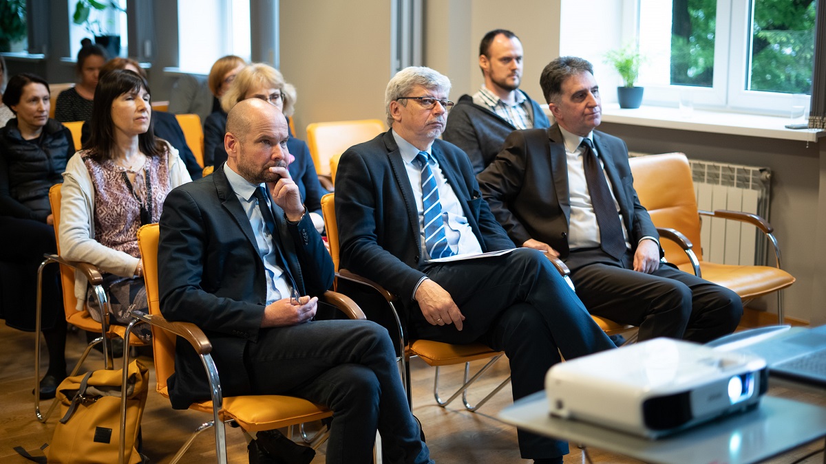 Artur Górecki (MEiN), prof. dr hab. Robert T. Ptaszek, Dyrektor IBE oraz dr hab. Paweł Gondek, Zastępca Dyrektora Instytutu ds. Naukowych